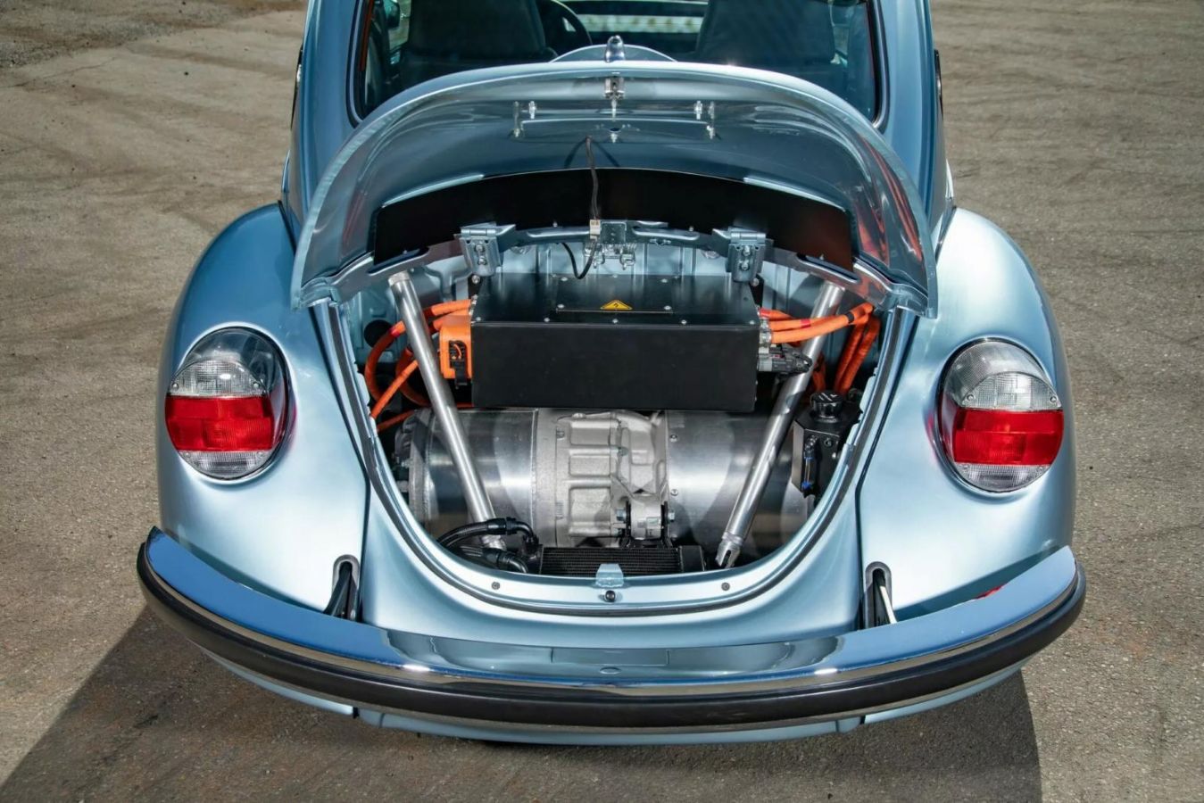 Σκαραβαίος με μοτέρ Tesla 600+ ίππων και μπαταρία Porsche!